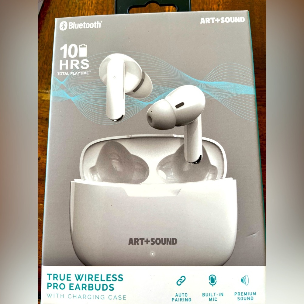 NEW - Wireless ear buds